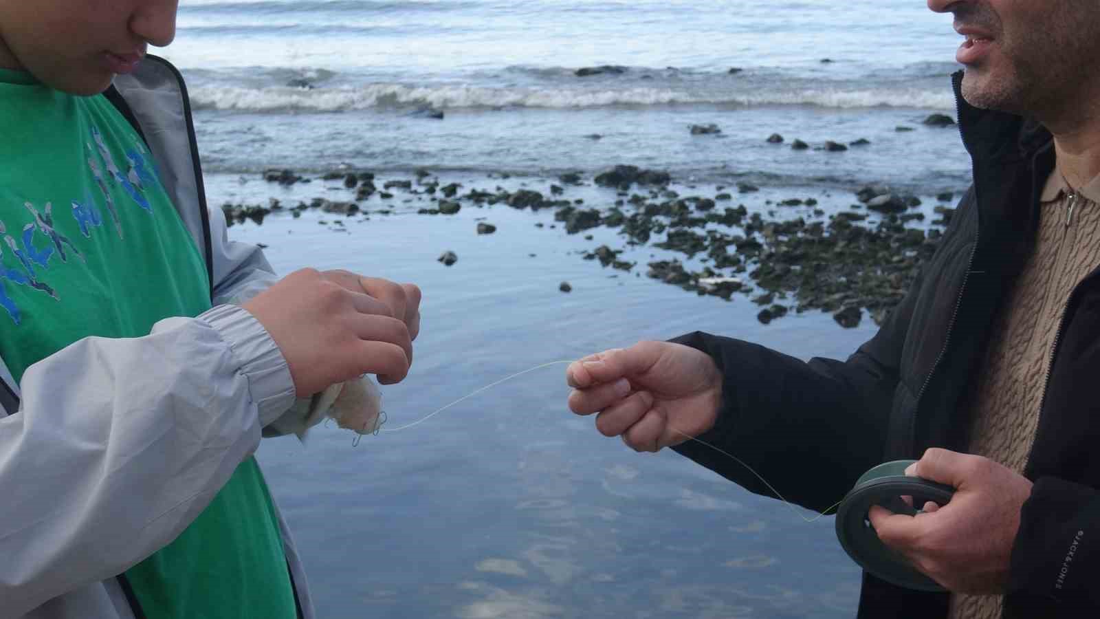 Kuvvetli fırtına sonrası İskenderun K&ouml;rfezi&rsquo;nde deniz suyu &ccedil;ekildi
