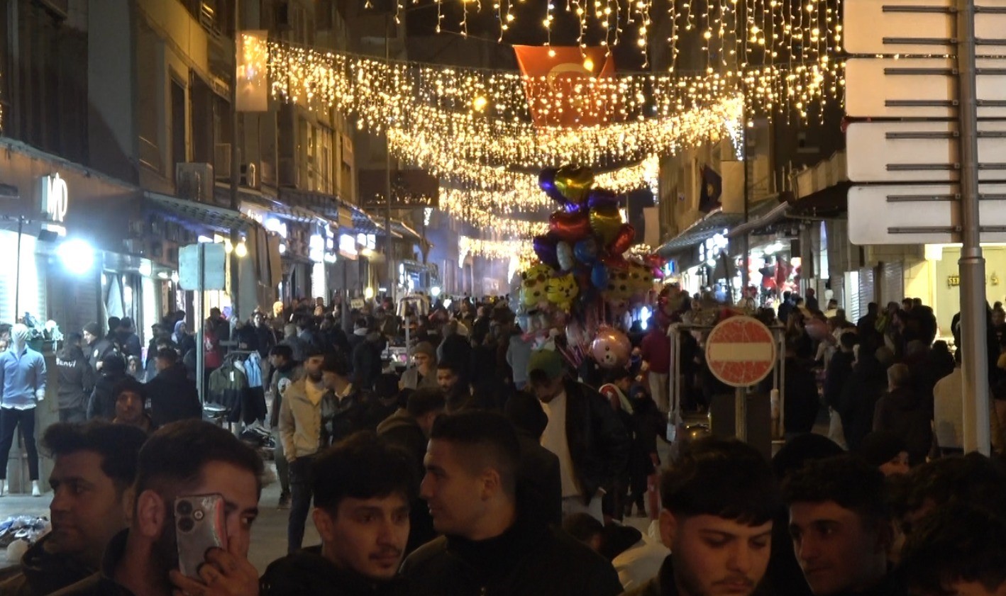 Kilis’te iftar sonrası Cumhuriyet Caddesi hareketlendi