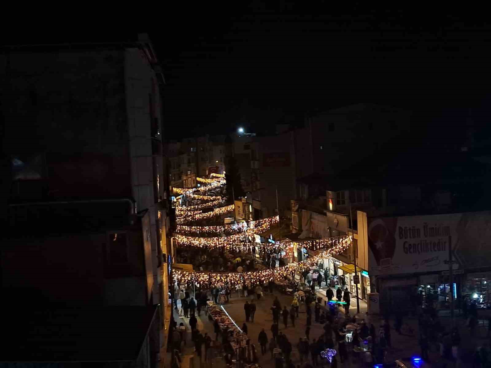 Kilis&rsquo;te iftar sonrası Cumhuriyet Caddesi hareketlendi
