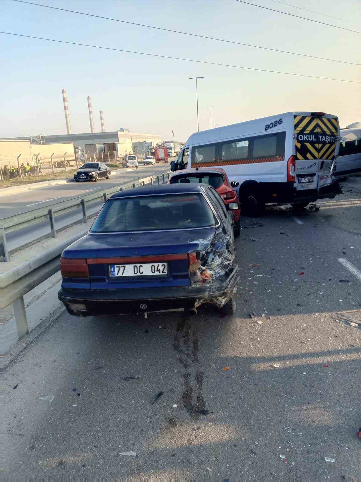 Eskişehir&rsquo;de 5 aracın karıştığı zincirleme kazada 12 kişi yaralandı
