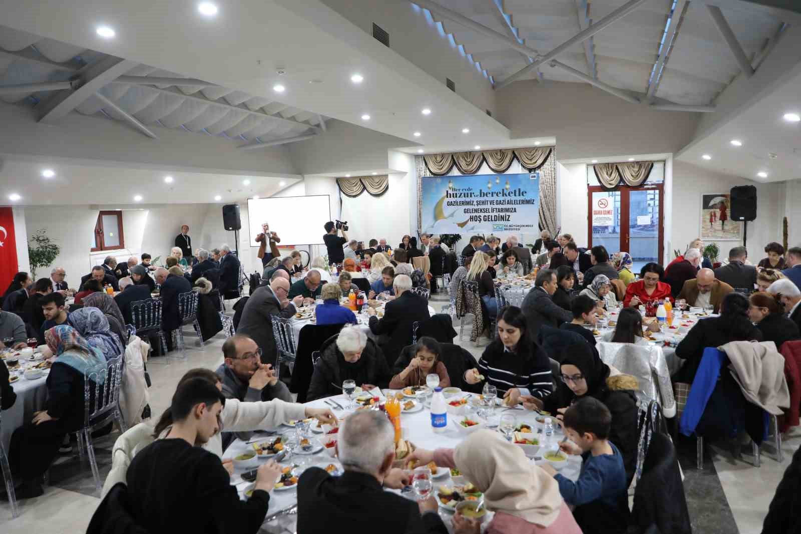 Kadir Gecesi&rsquo;nde şehit ve gazi aileleri iftar sofrasında buluştu
