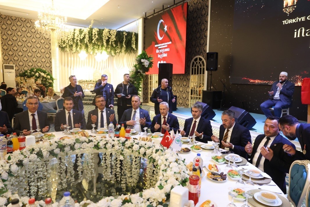 Pursaklar Belediye Başkanı Çetin, şehit aileleri ve gazilerle iftar sofrasında buluştu