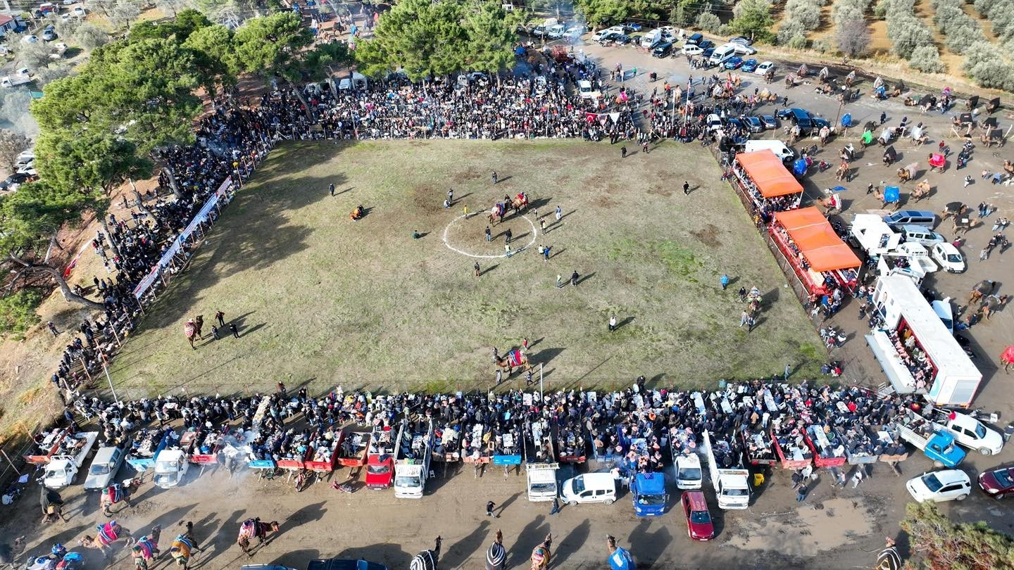 Burhaniye&rsquo; de Pazar g&uuml;n&uuml; deve g&uuml;reşi yapılacak

