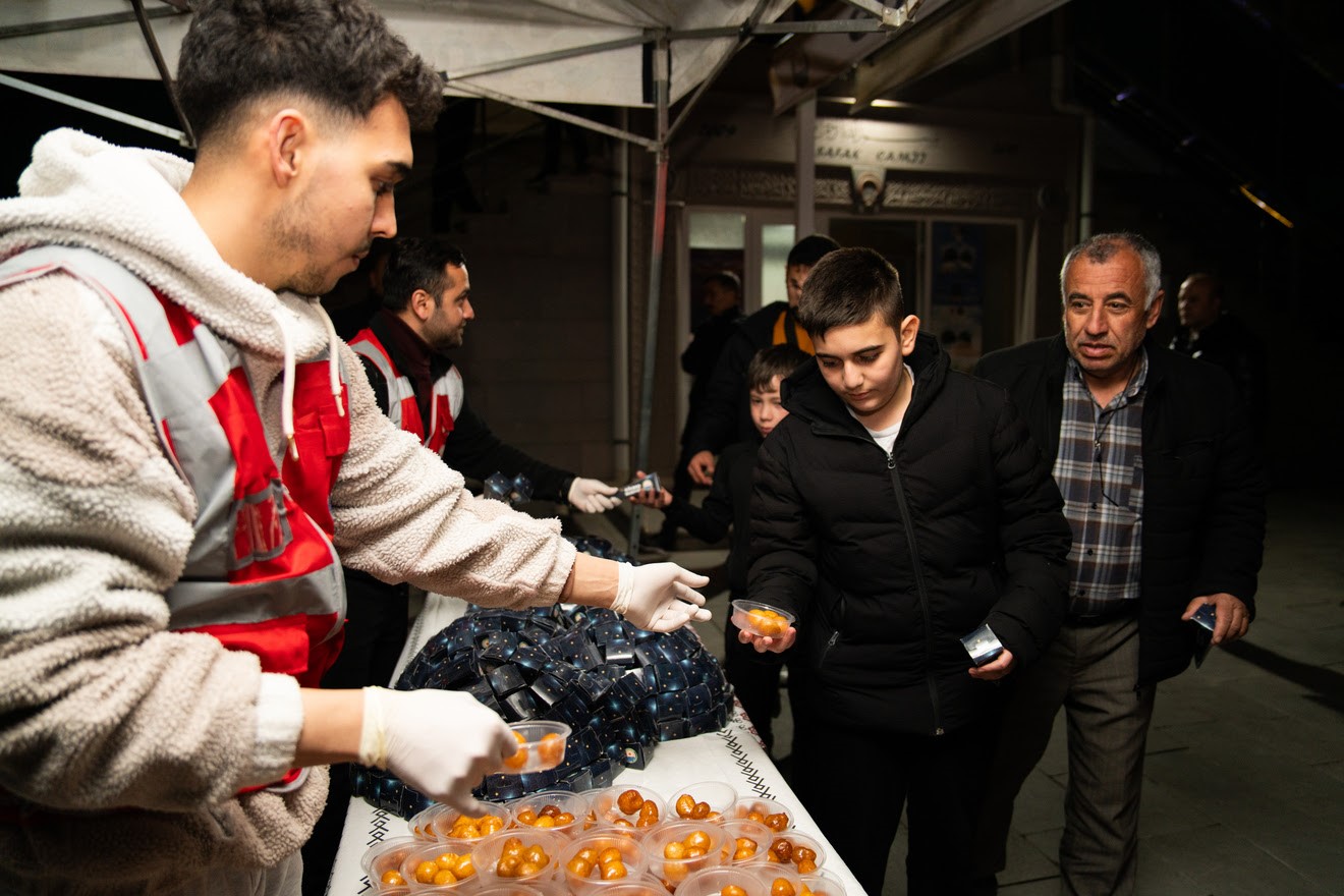 G&ouml;lbaşı&rsquo;nda Kadir Gecesi&rsquo;nde dualar semaya y&uuml;kseldi
