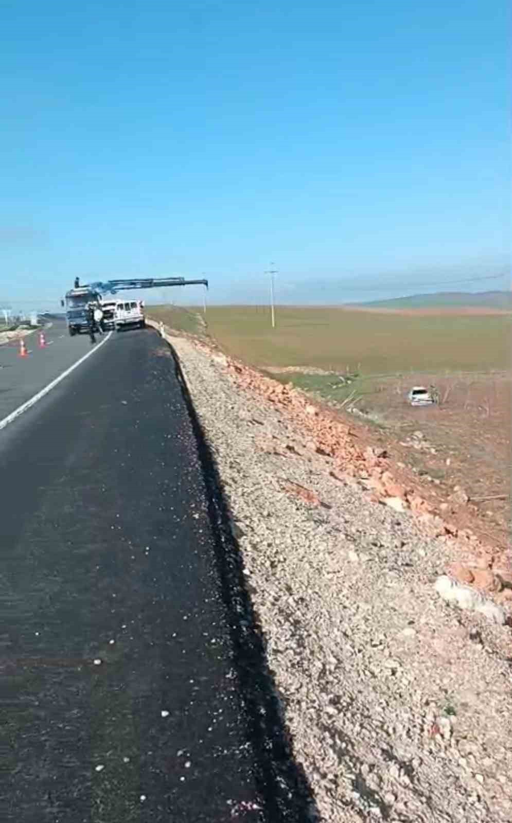 Kurtalan&rsquo;da otomobil tarlaya u&ccedil;tu: 1 yaralı
