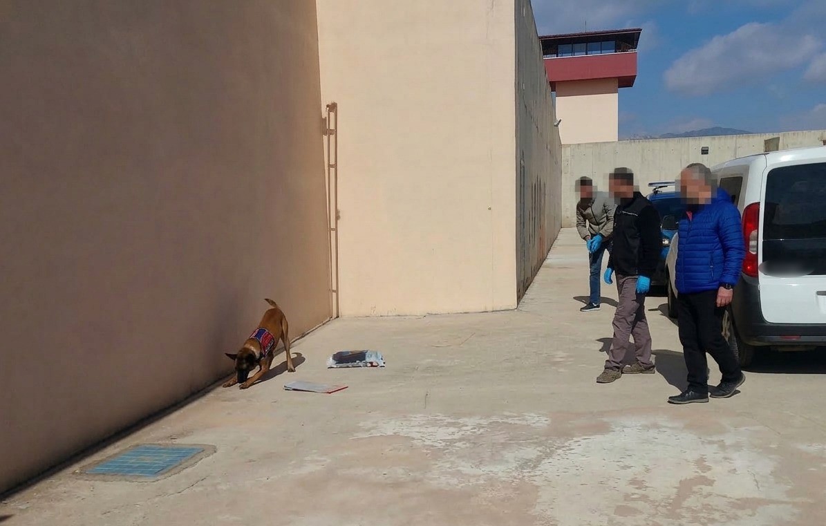 Elmalı Cezaevi&rsquo;ne uyuşturucu sokma girişimine operasyon: 14 kişi tutuklandı
