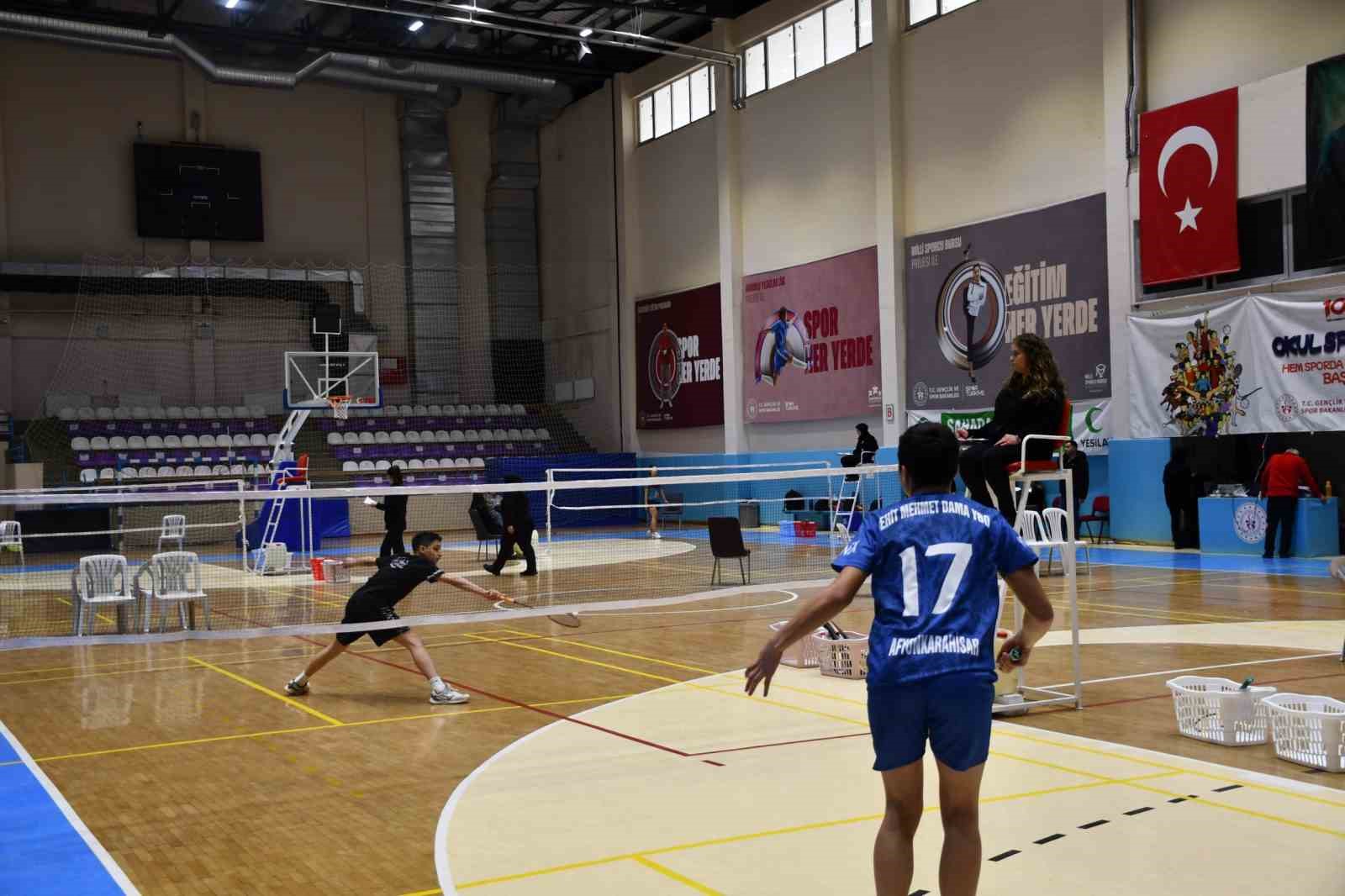 Badminton Yıldızlar Grup M&uuml;sabakaları sona erdi
