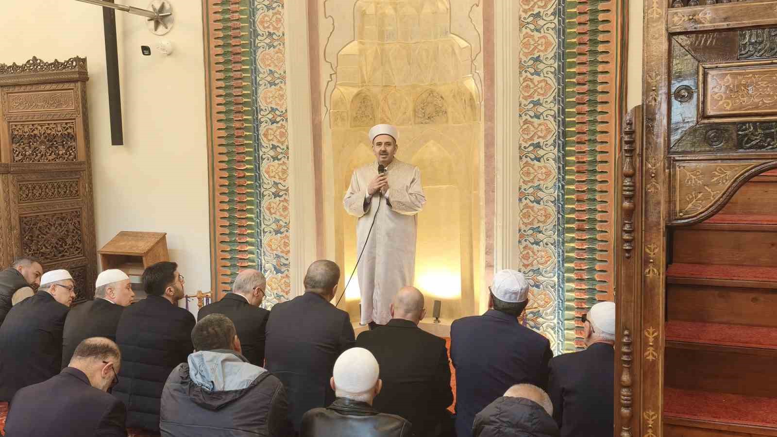 Depremde hasar g&ouml;ren 583 yıllık Ulu Cami yeniden ibadete a&ccedil;ıldı
