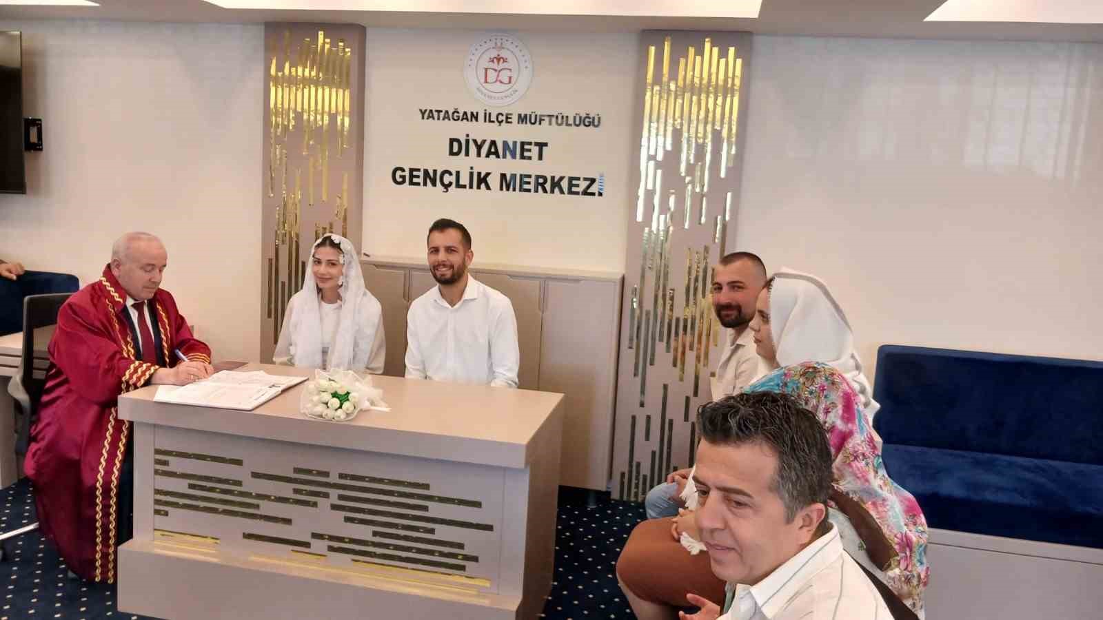 Kadir Gecesi&rsquo;nde mutluluğa &rsquo;evet&rsquo; dediler
