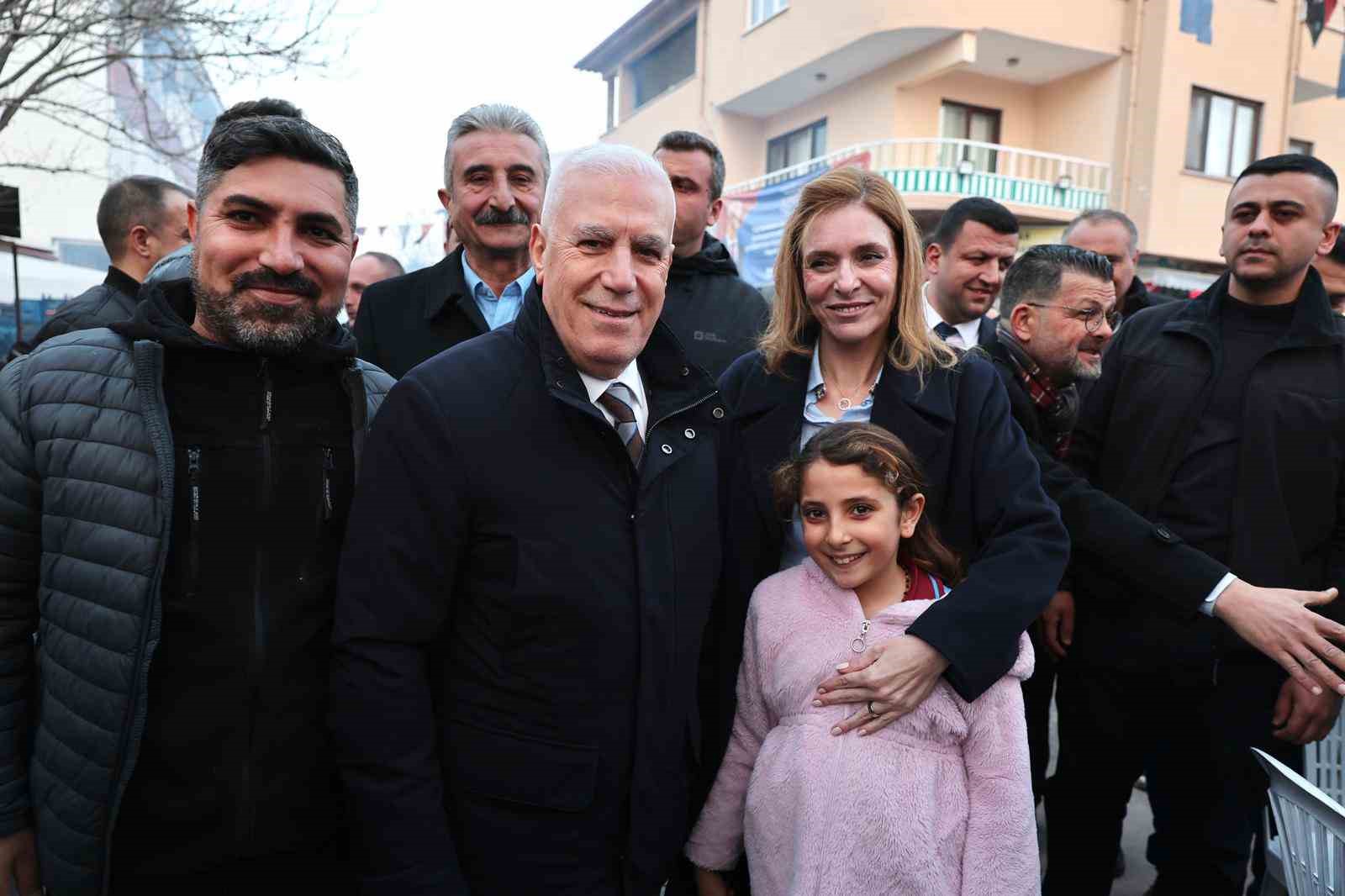 Başkan Bozbey kendi mahallesinde komşularıyla iftar yaptı
