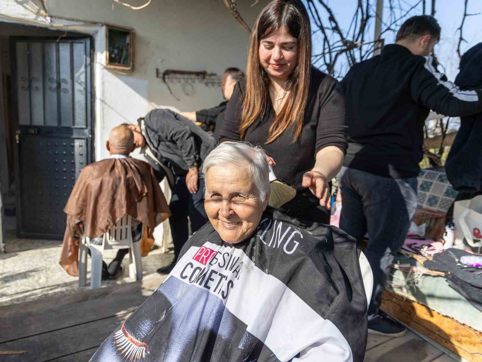 Manavgat Belediyesi’nden kırsal mahallelerde bayram öncesi ücretsiz kuaför hizmeti