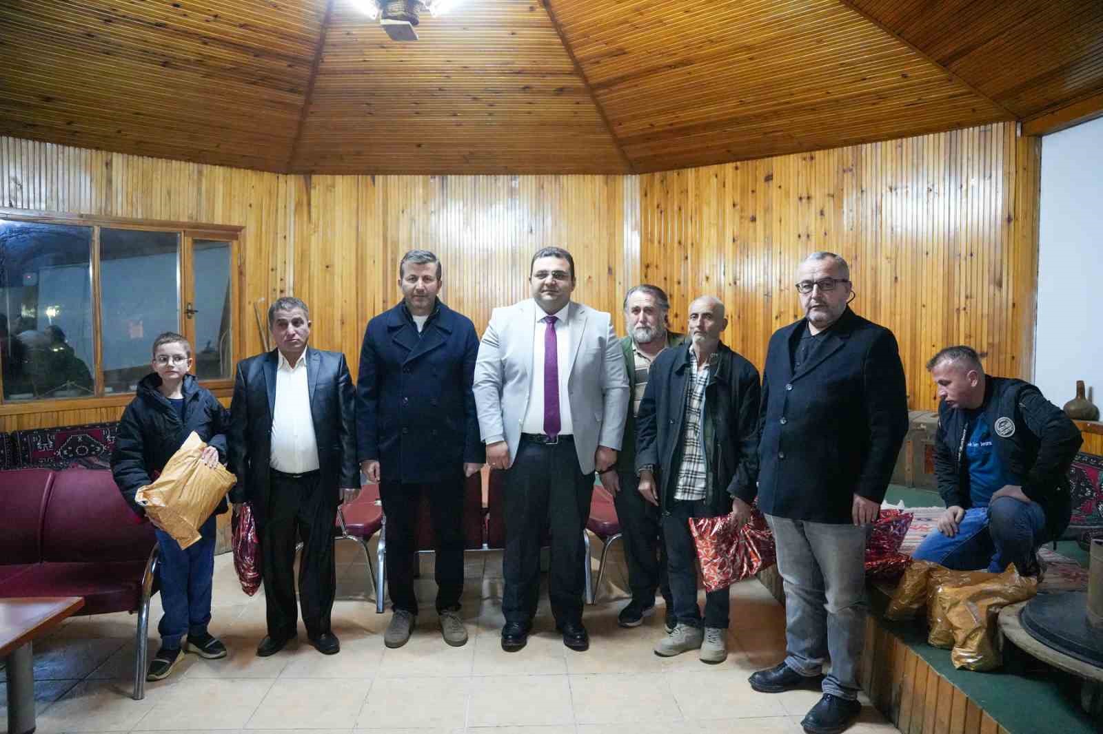 Engelliler Pazarlar&rsquo;daki iftar programında il&ccedil;e protokol&uuml;yle bir araya geldi
