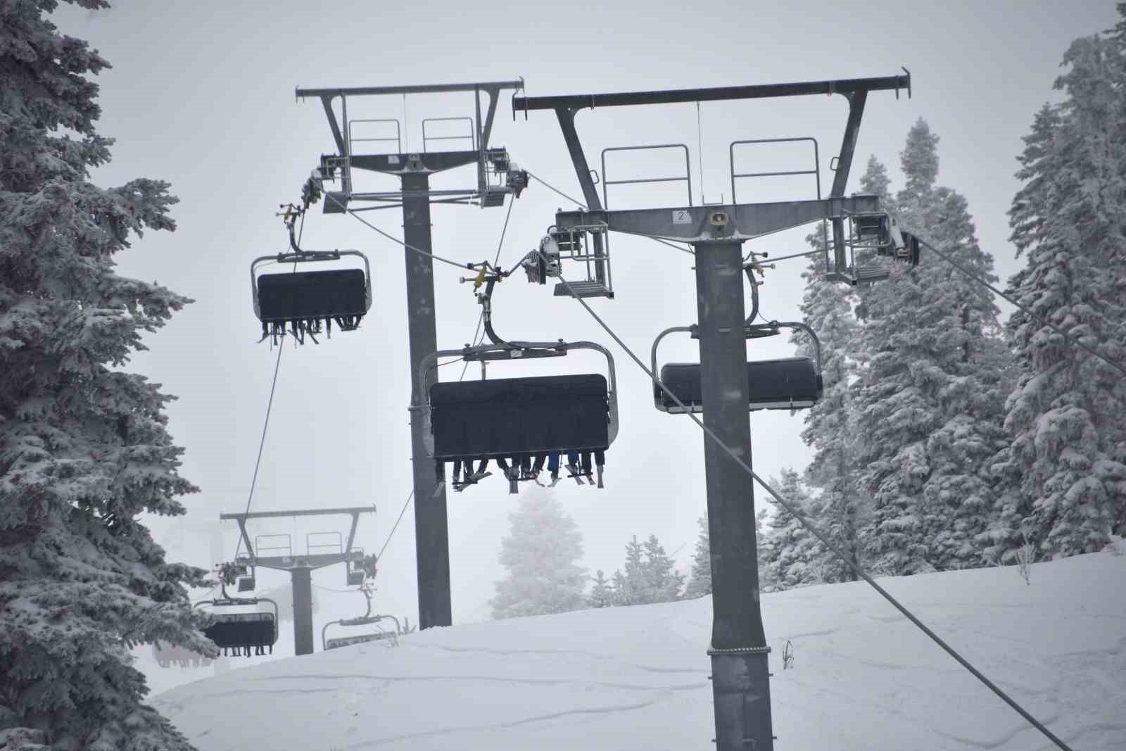 Batı Karadeniz&rsquo;in en uzun pistine sahip Ilgaz Dağı, bayram tatilinde kayak severleri ağırlayacak
