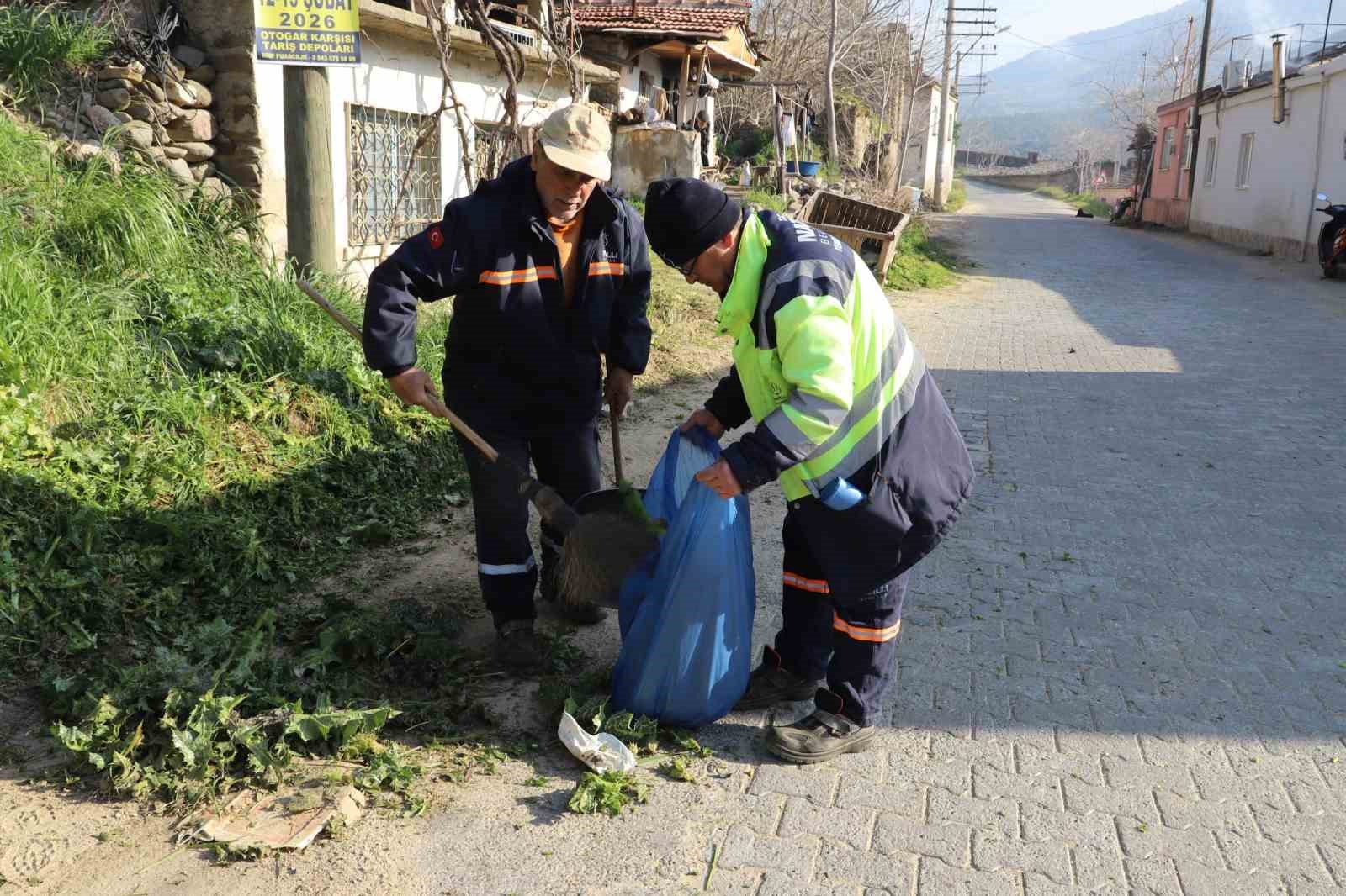Nazilli’de bayram öncesi temizlik çalışması yapılıyor