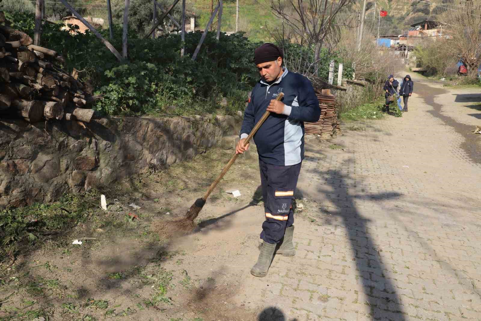Nazilli&rsquo;de bayram &ouml;ncesi temizlik &ccedil;alışması yapılıyor
