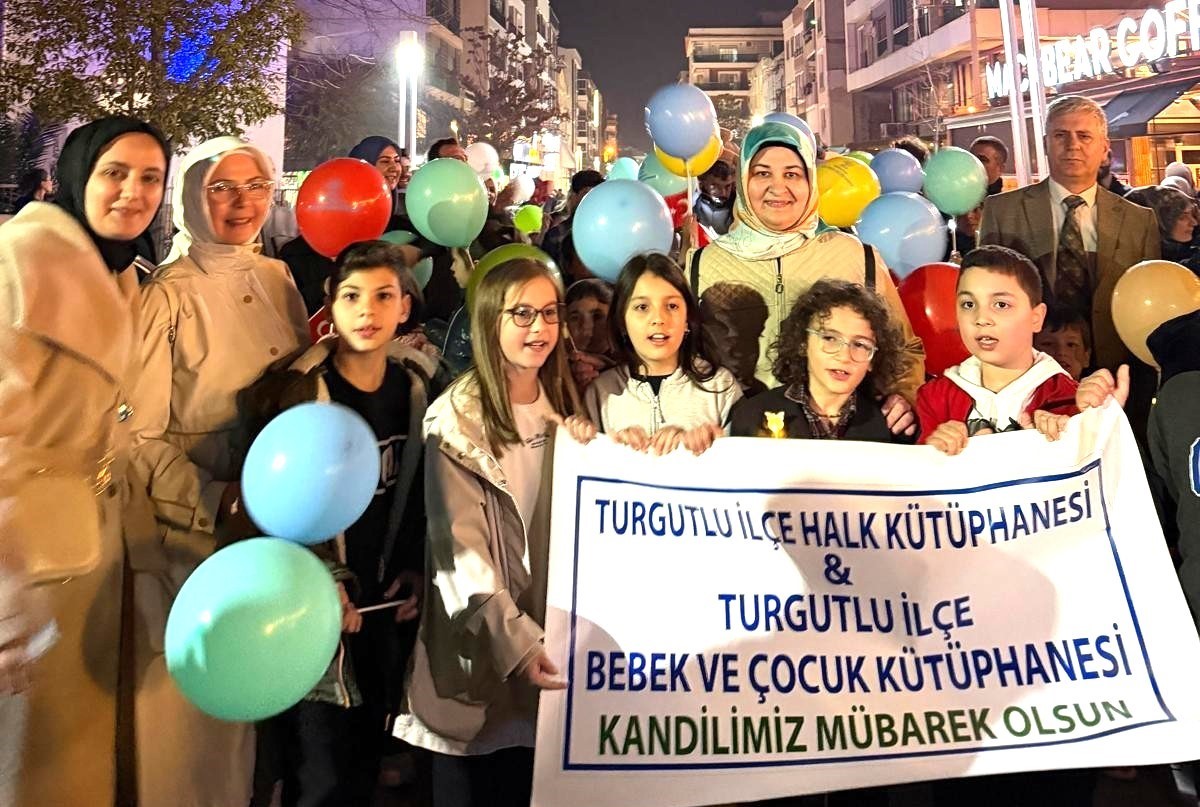 Turgutlu&rsquo;da Kadir Gecesinde &ccedil;ocuklar y&uuml;r&uuml;y&uuml;ş yaptı
