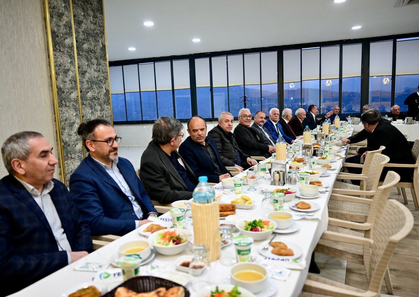 Başkan Ge&ccedil;it, belediye meclis &uuml;yeleriyle &lsquo;vefa&rsquo; iftarında buluştu
