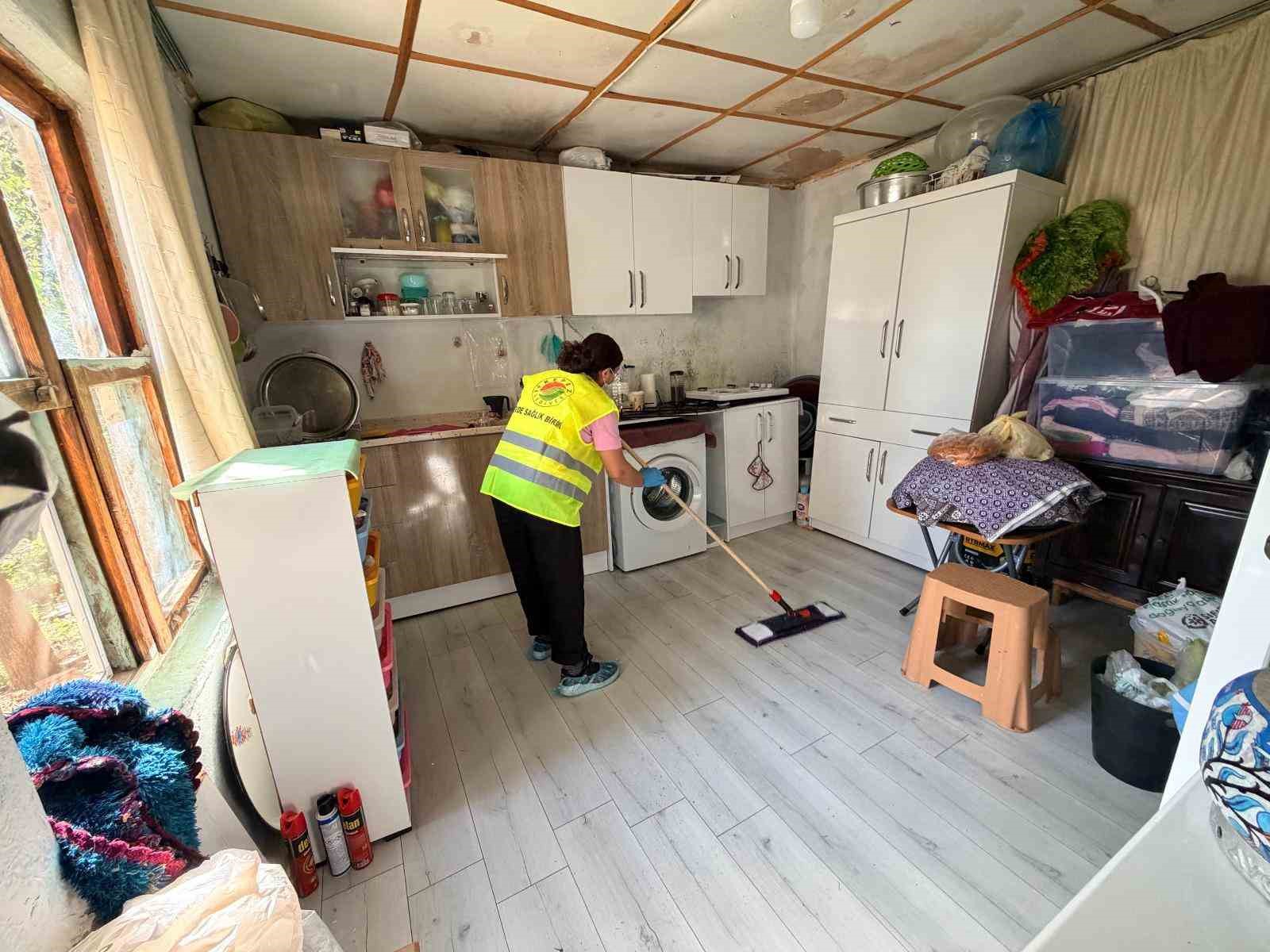 Kepez&rsquo;den şehit ve gazi evlerinde bayram temizliği
