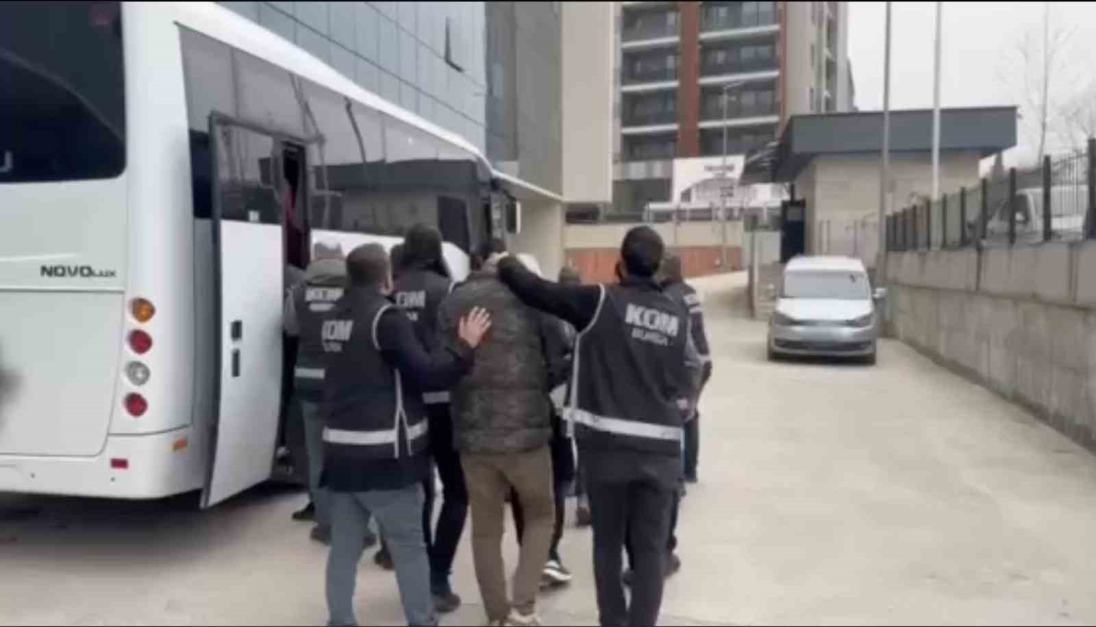 Bursa&rsquo;da bayram &ouml;ncesi sahte alkol operasyonu..
