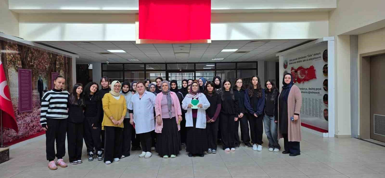 İzmirli &ouml;ğrencilerin el emeği Gazze&rsquo;de iftar sofrasına d&ouml;n&uuml;şt&uuml;
