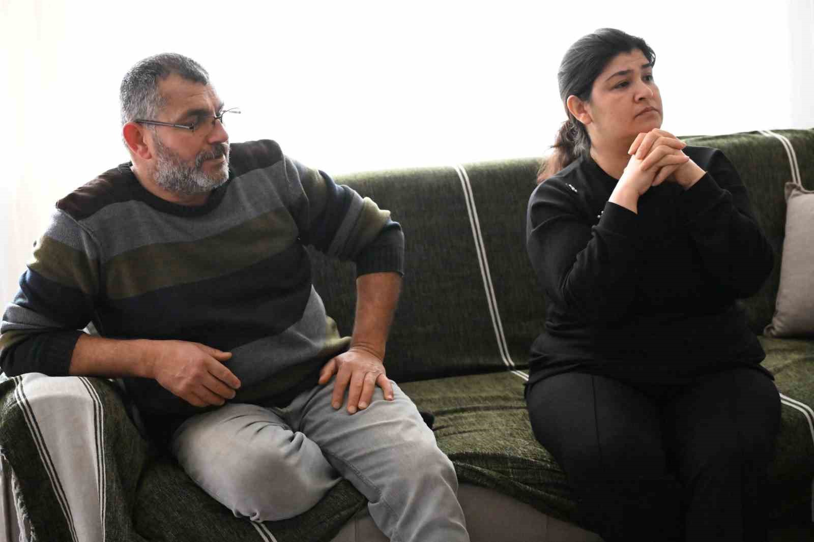 Manisa&rsquo;da 600 aile takip bilekliğiyle rahat nefes aldı
