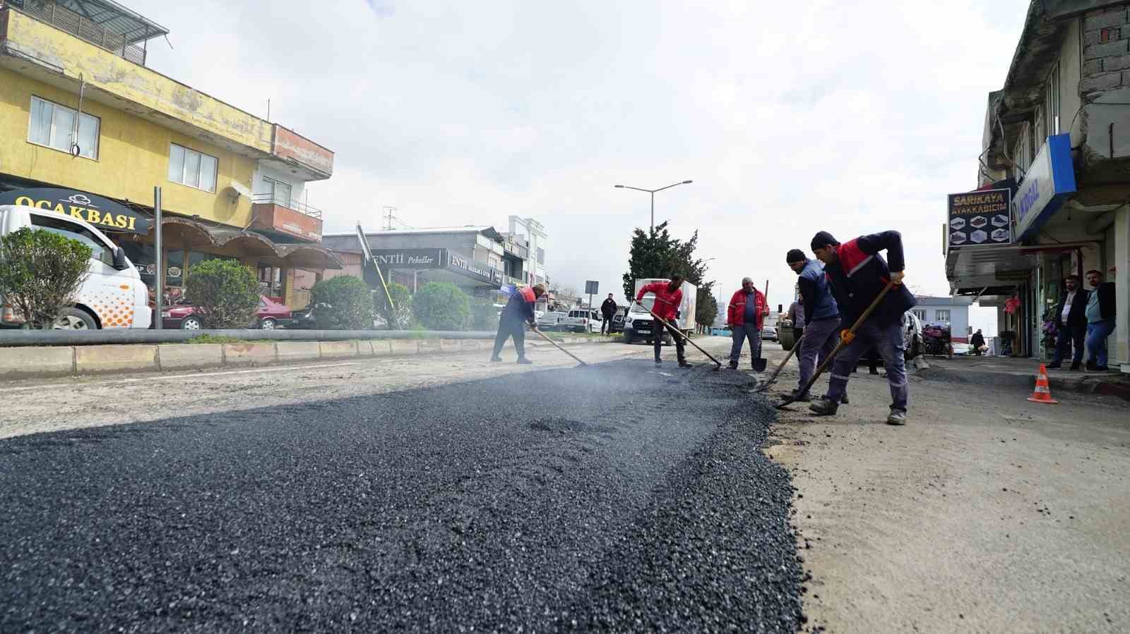 B&uuml;y&uuml;kşehir, Dulkadiroğlu&rsquo;nda asfalt mesaisini s&uuml;rd&uuml;r&uuml;yor
