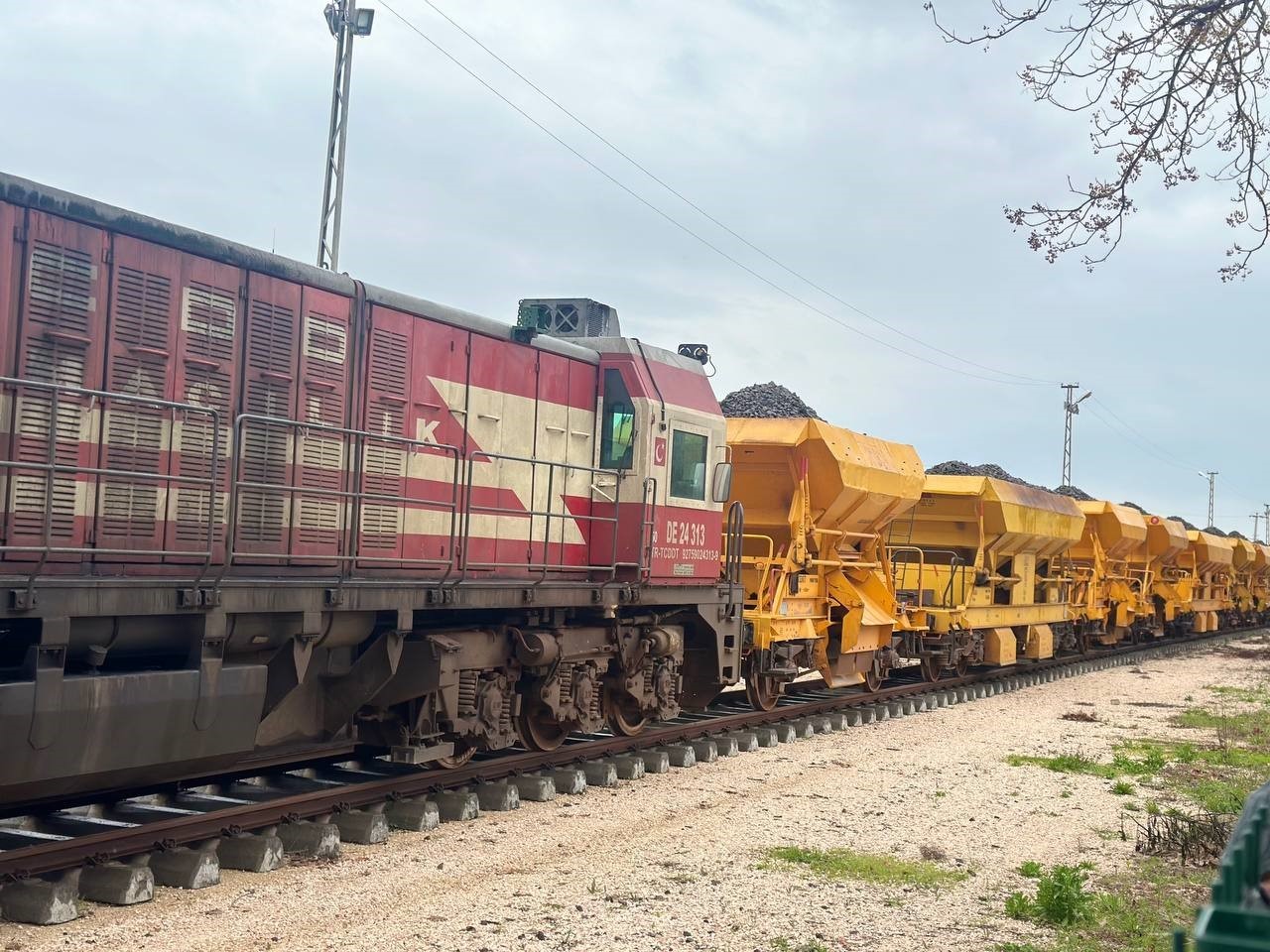 Ceylanpınar&rsquo;a 15 yıl aradan sonra tren geldi
