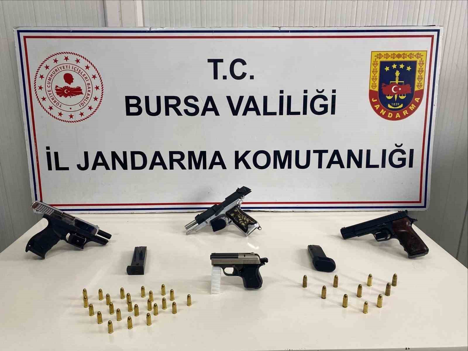 Bursa’da ruhsatsız silahlar ele geçirildi