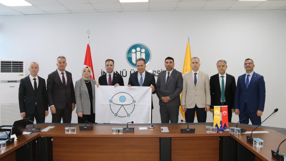 Malatya’da İnönü Üniversitesi Merkez Kütüphanesi’ne erişilebilirlik ödülü