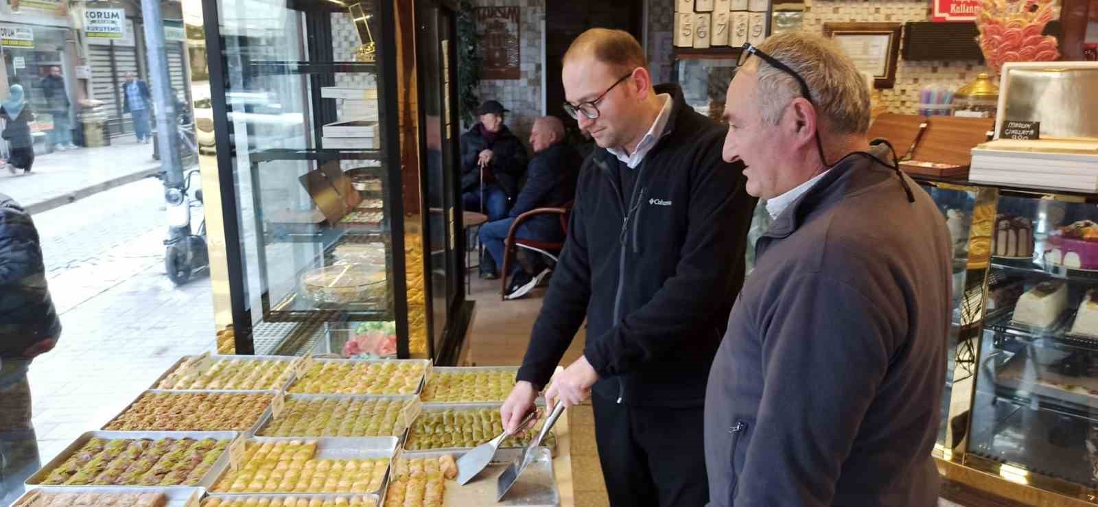 Devrek&rsquo;te bayram şekerleri ve tatlıları g&ouml;r&uuml;c&uuml;ye &ccedil;ıktı
