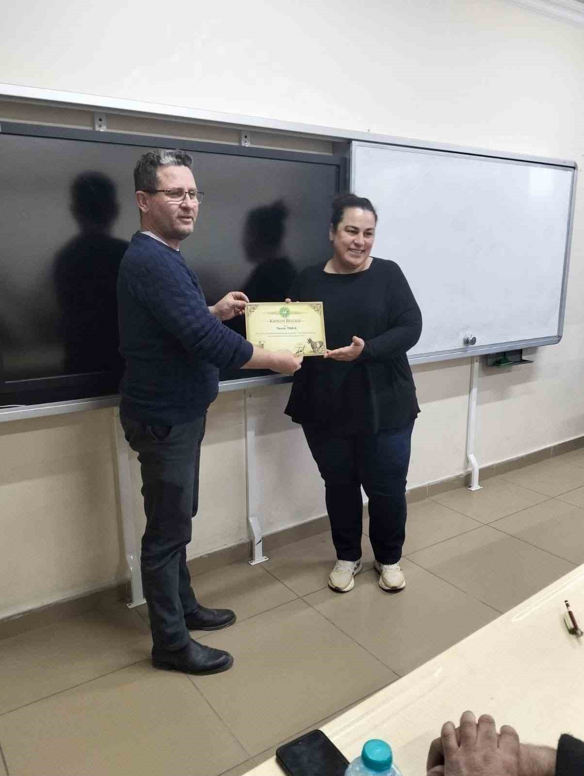 Edirne&rsquo;de diplomalı &ccedil;obanlar kursu tamamladı
