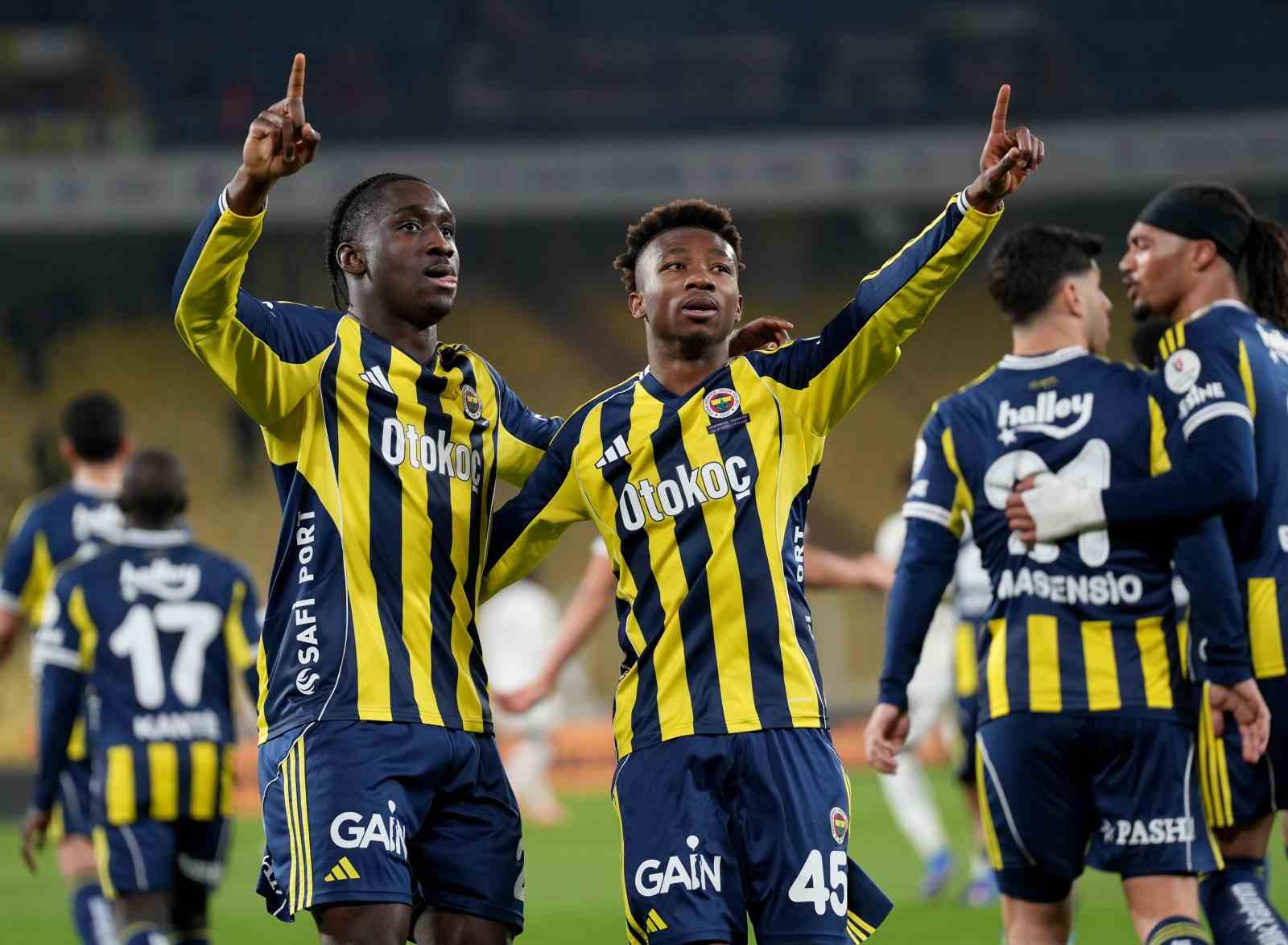 Trendyol S&uuml;per Lig: Fenerbah&ccedil;e: 1 - Gaziantep FK: 0 (İlk yarı)
