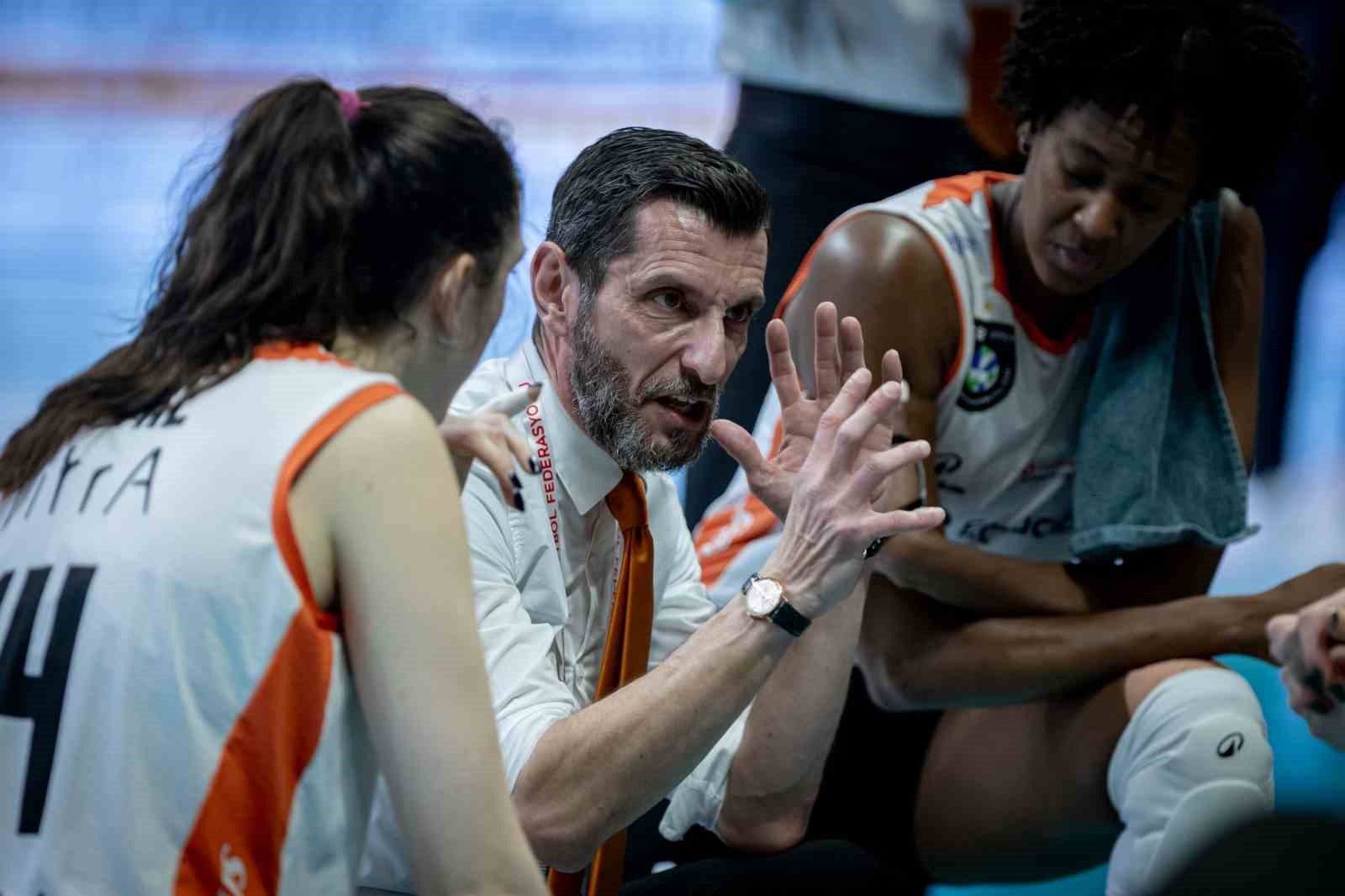 Eczacıbaşı Dynavit d&ouml;rtl&uuml; final i&ccedil;in sahada
