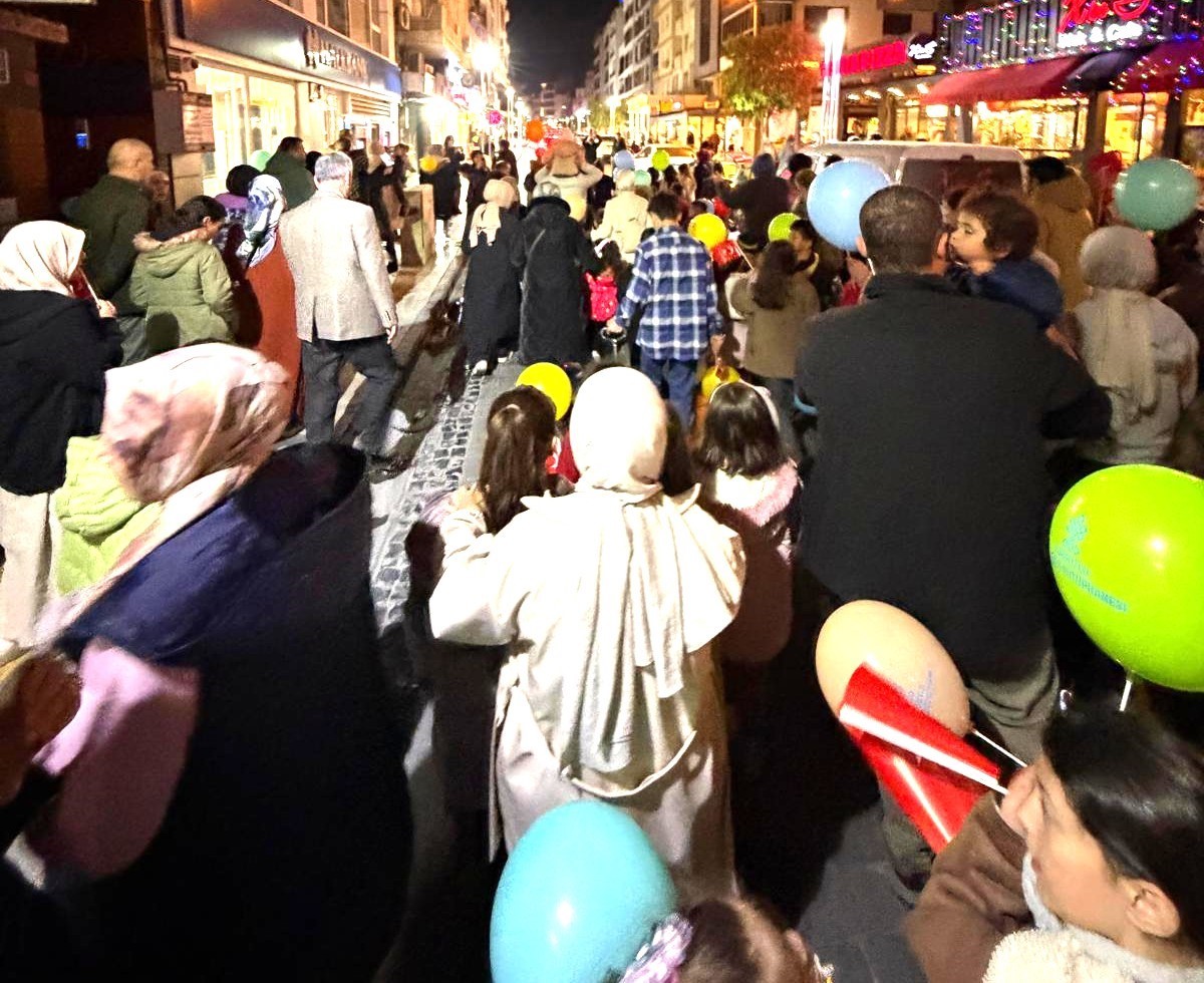 Turgutlu’da Kadir Gecesinde çocuklar yürüyüş yaptı