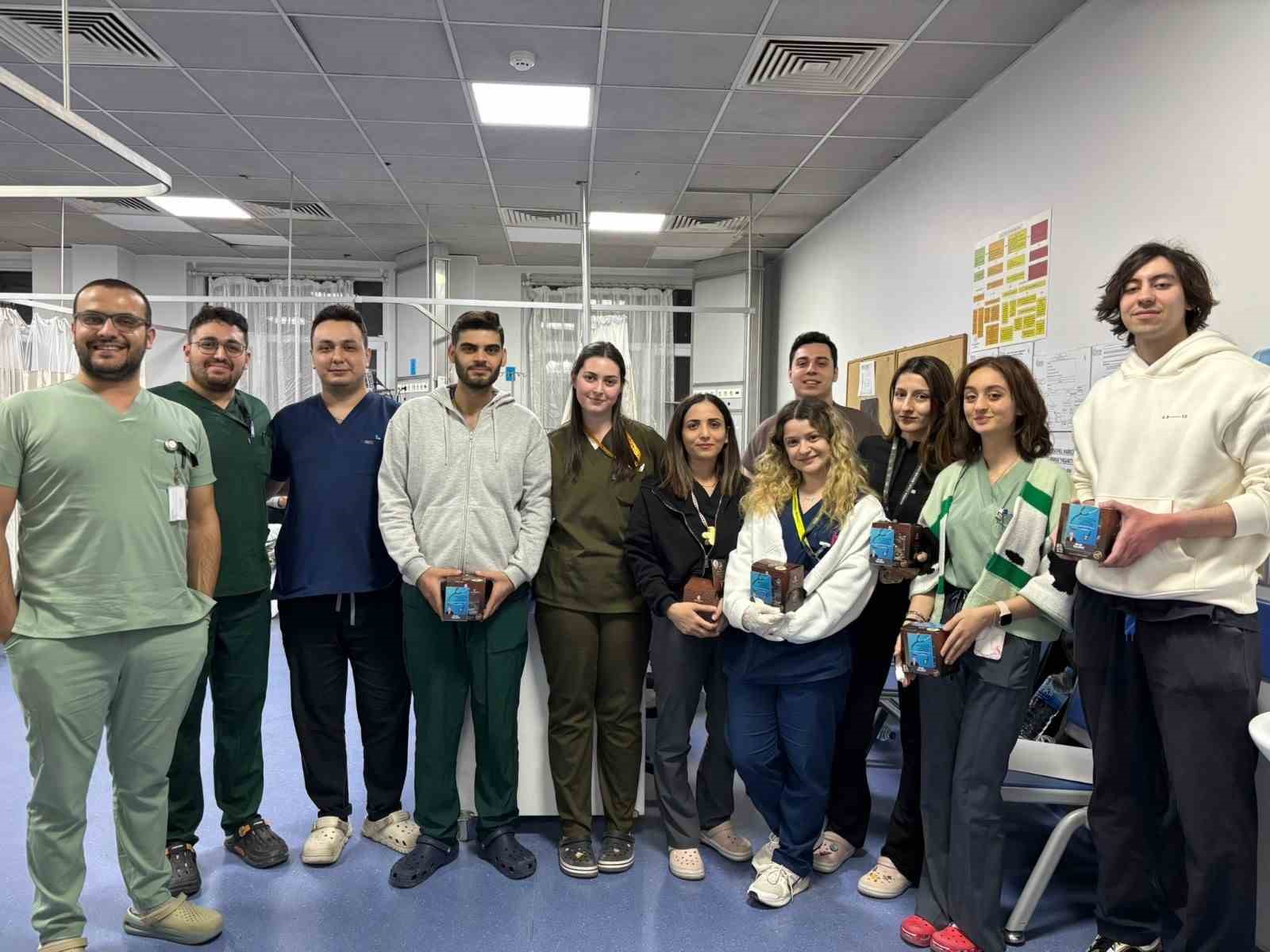 Yunusemre’de nöbetçi doktorlar unutulmadı