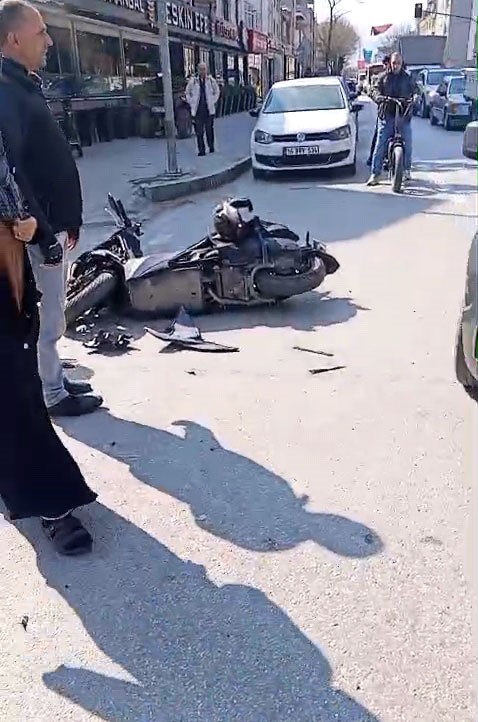 Bursa’da ani dönüş kazaya neden oldu: 1 kişi yaralandı