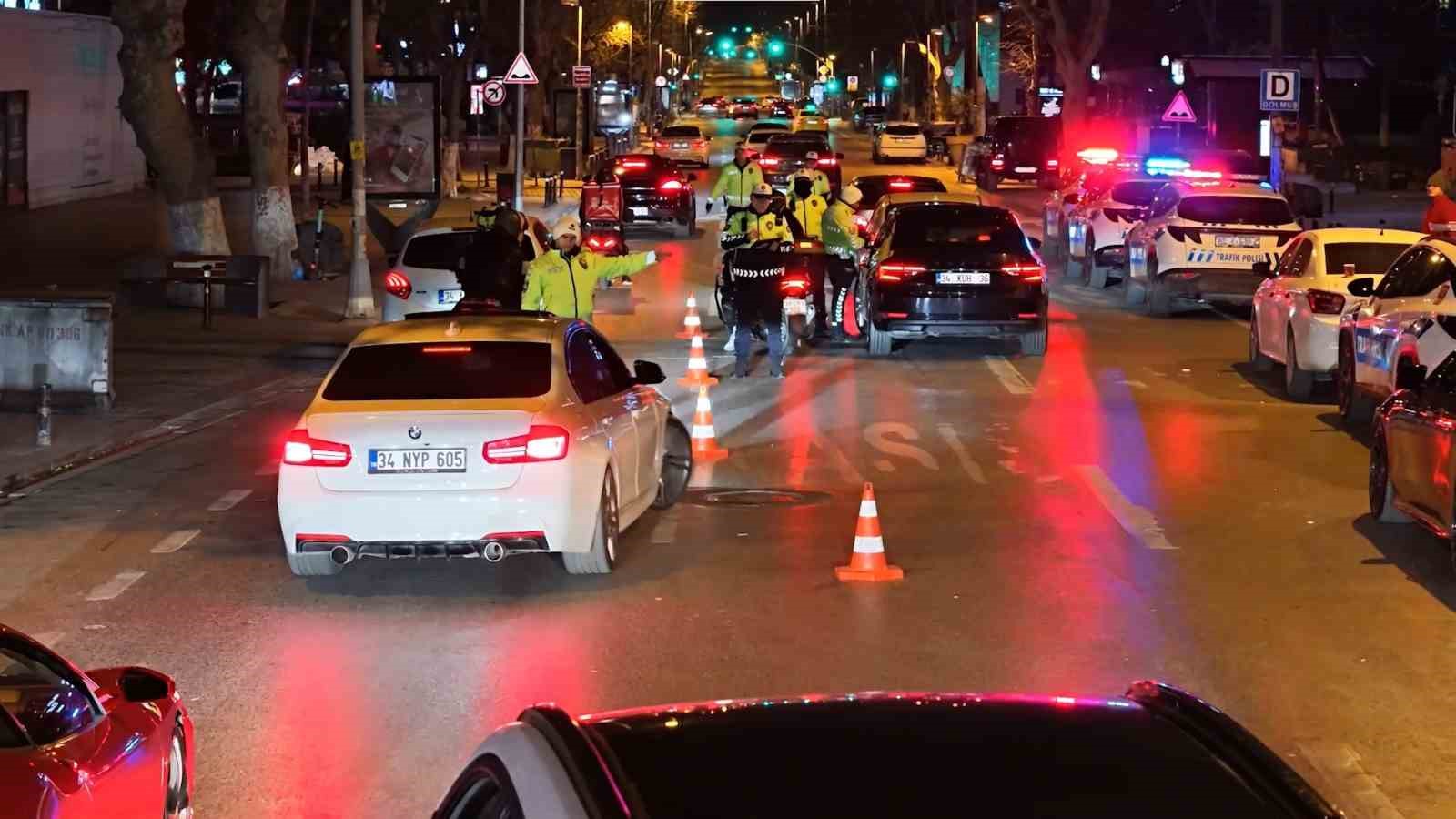 Kadıköy’de trafik ve asayiş denetimi: 2 milyon ceza, 80 araç trafikten men