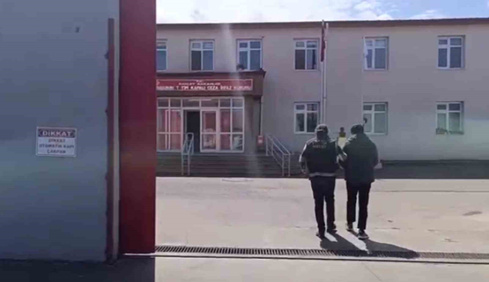 D&ouml;rtyol ve Erzin&rsquo;de hapis cezaları bulunan 2 kişi yakalandı
