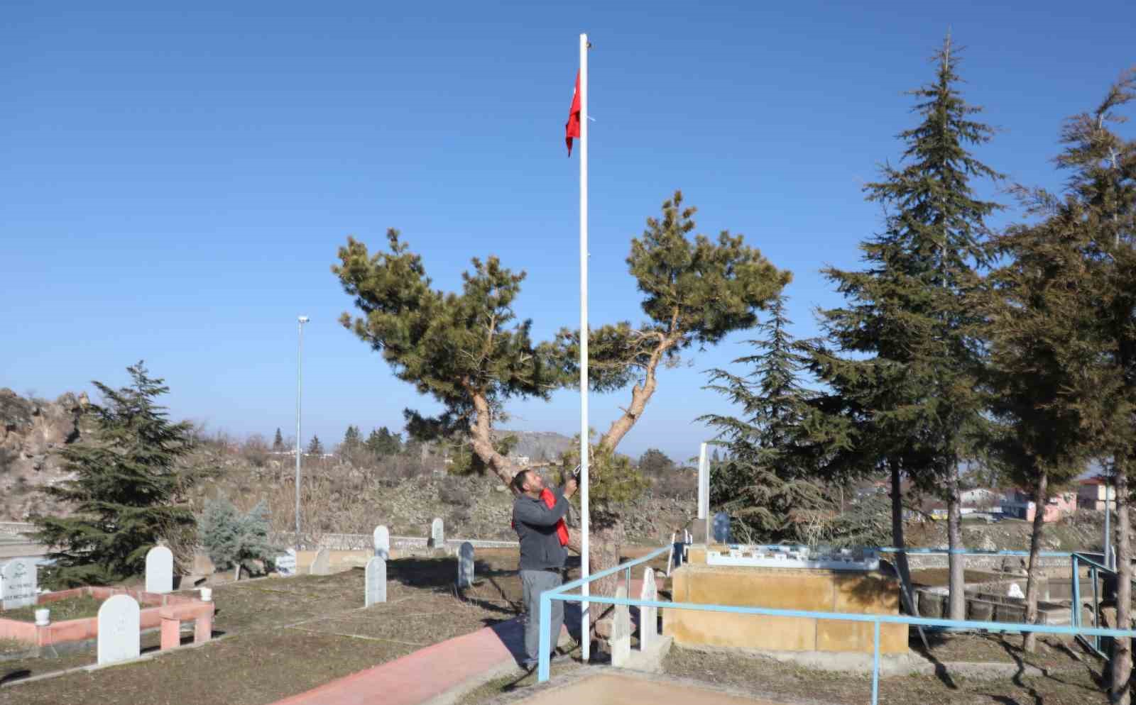Melikgazi&rsquo;de mezarlıklar bayram i&ccedil;in temizlendi
