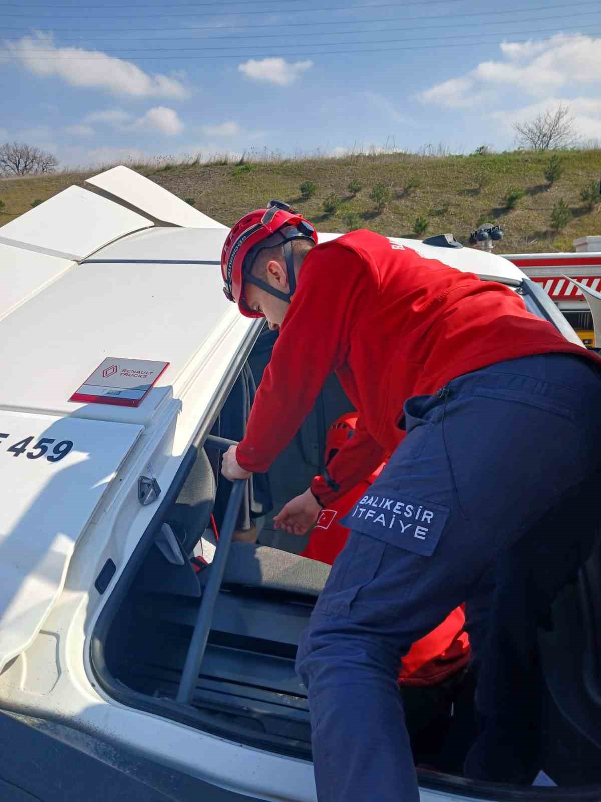 Susurluk’ta tek taraflı kazada sürücü yaralandı