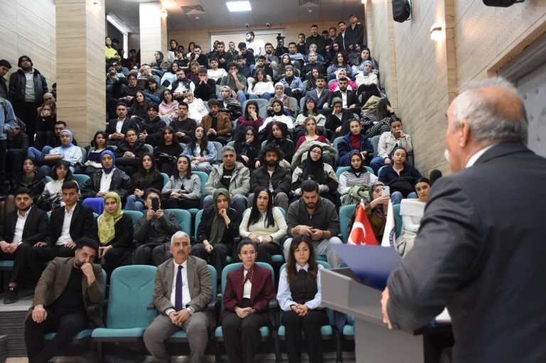 MT&Uuml;&rsquo;de İstiklal Marşı konferansı d&uuml;zenlendi
