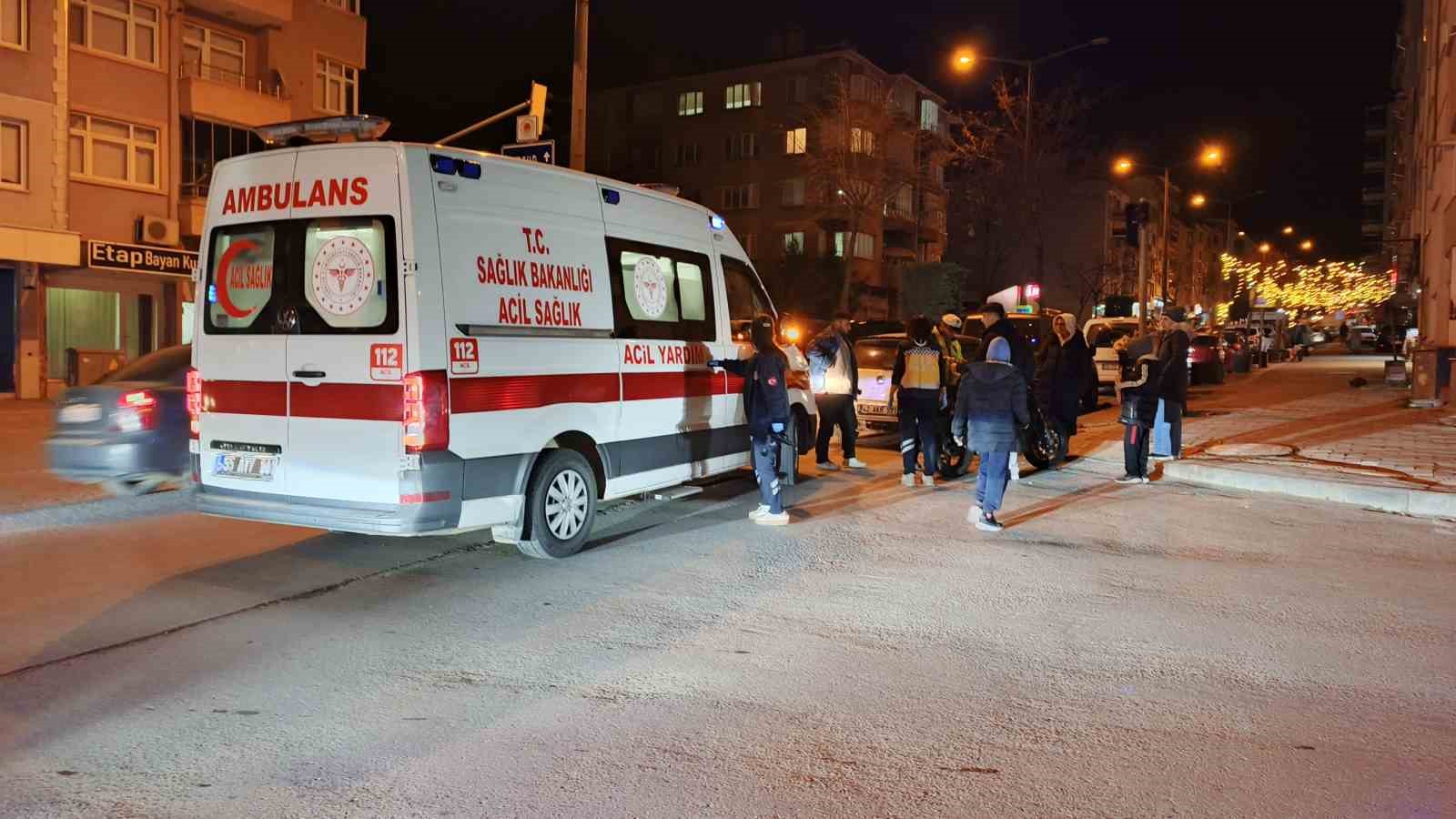 Bafra&rsquo;da motosiklet otomobile &ccedil;arptı: 1 yaralı
