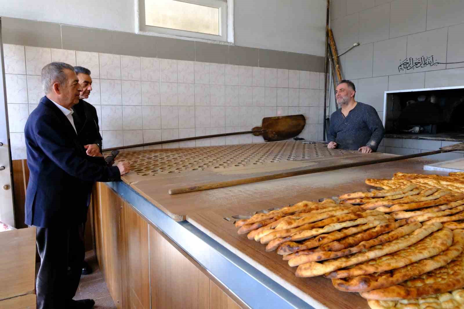 Tanoğlu, İli&ccedil;&rsquo;te esnafı ziyaret etti, iftarda buluştu
