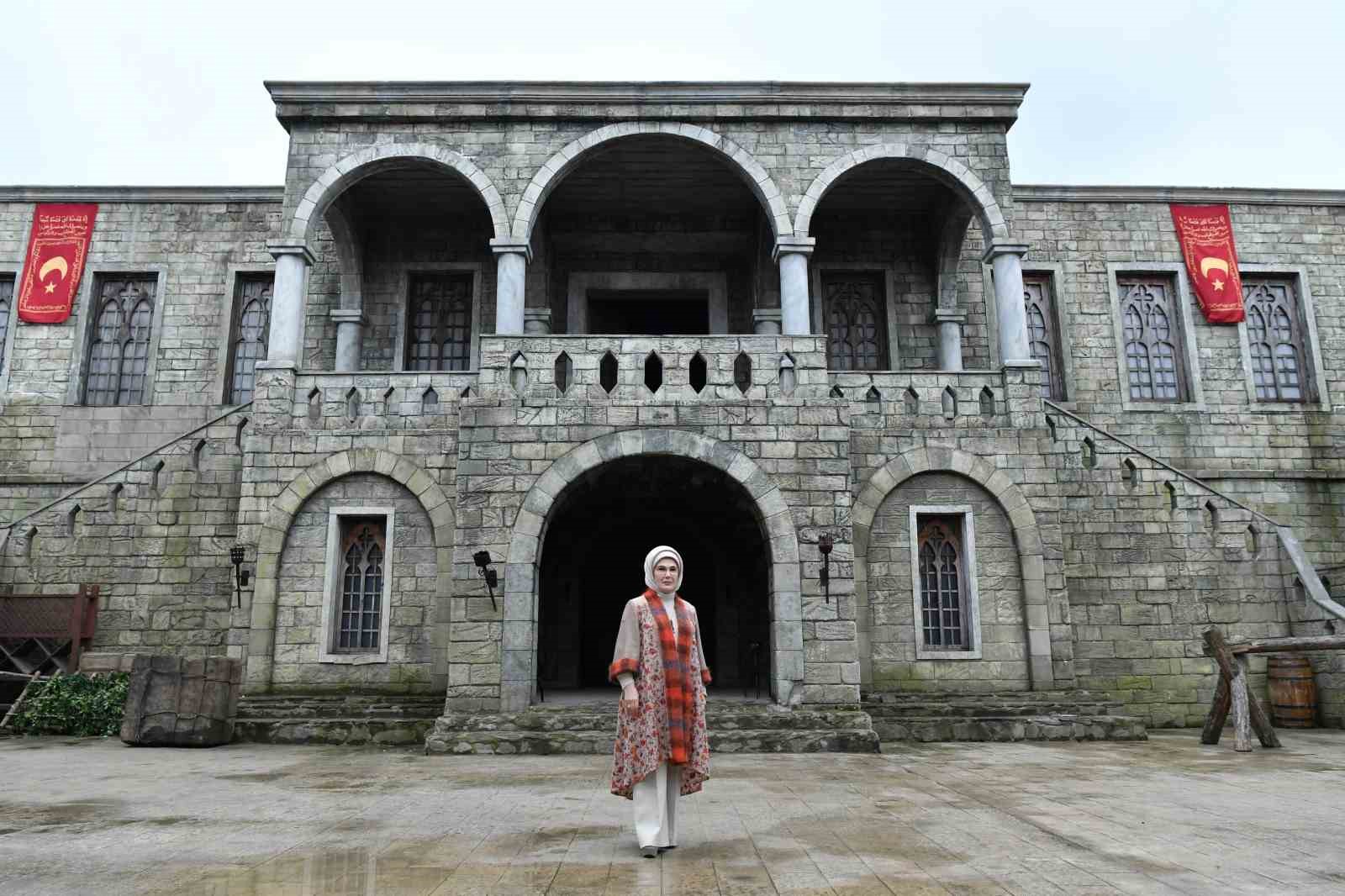 Emine Erdoğan, onursal başkanı olduğu dernek ve vakıfların temsilcileriyle bir araya geldi
