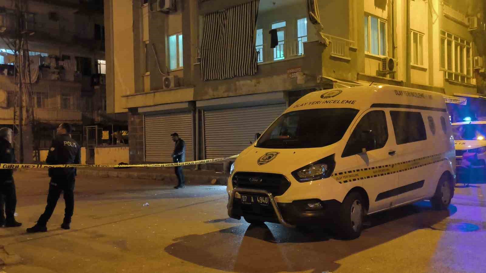 Komşuların tartışması silahlı kavgaya d&ouml;n&uuml;şt&uuml;: 2 yaralı
