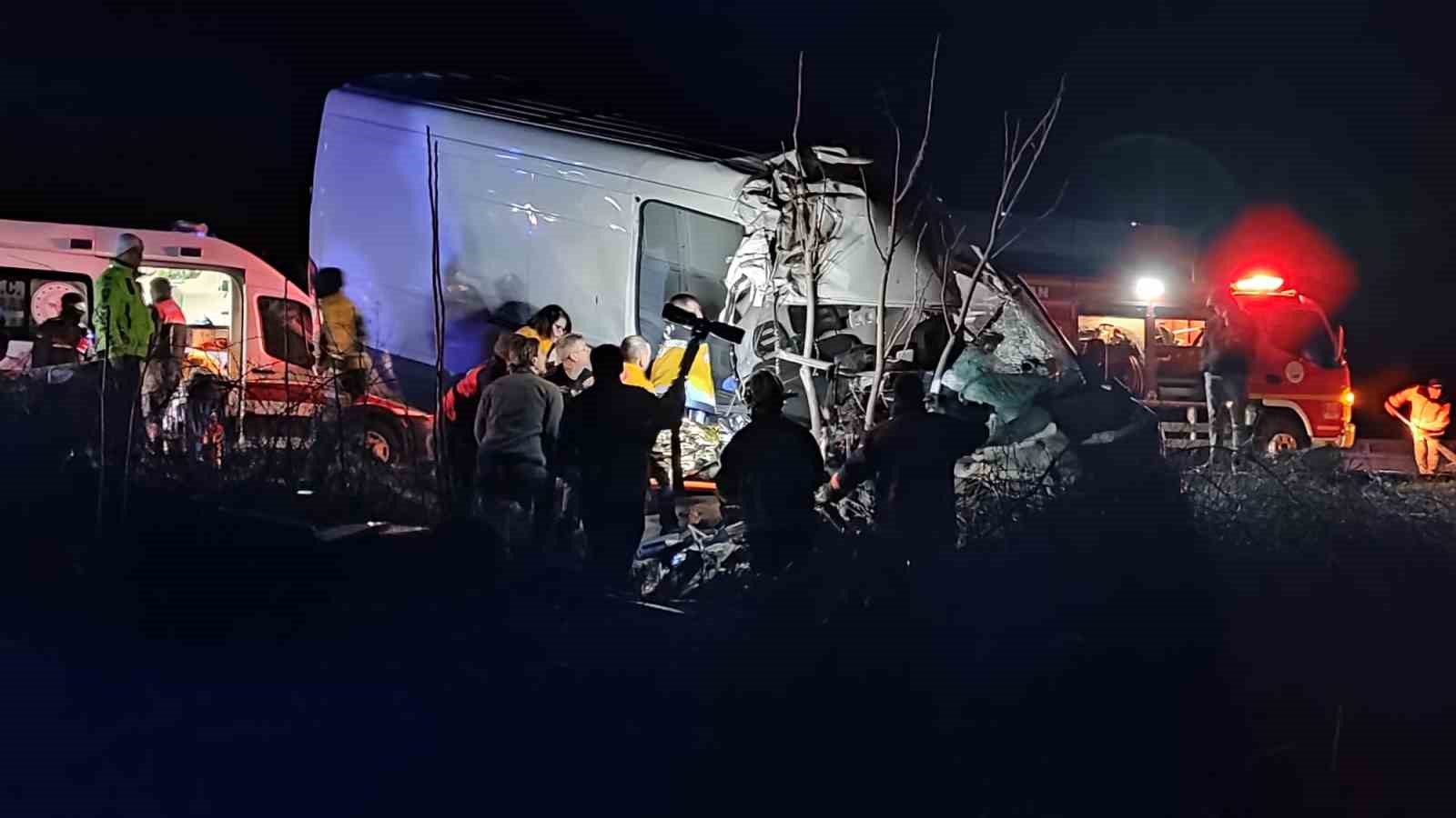 Edirne&rsquo;de feci kaza: 2 &ouml;l&uuml;, 1 yaralı
