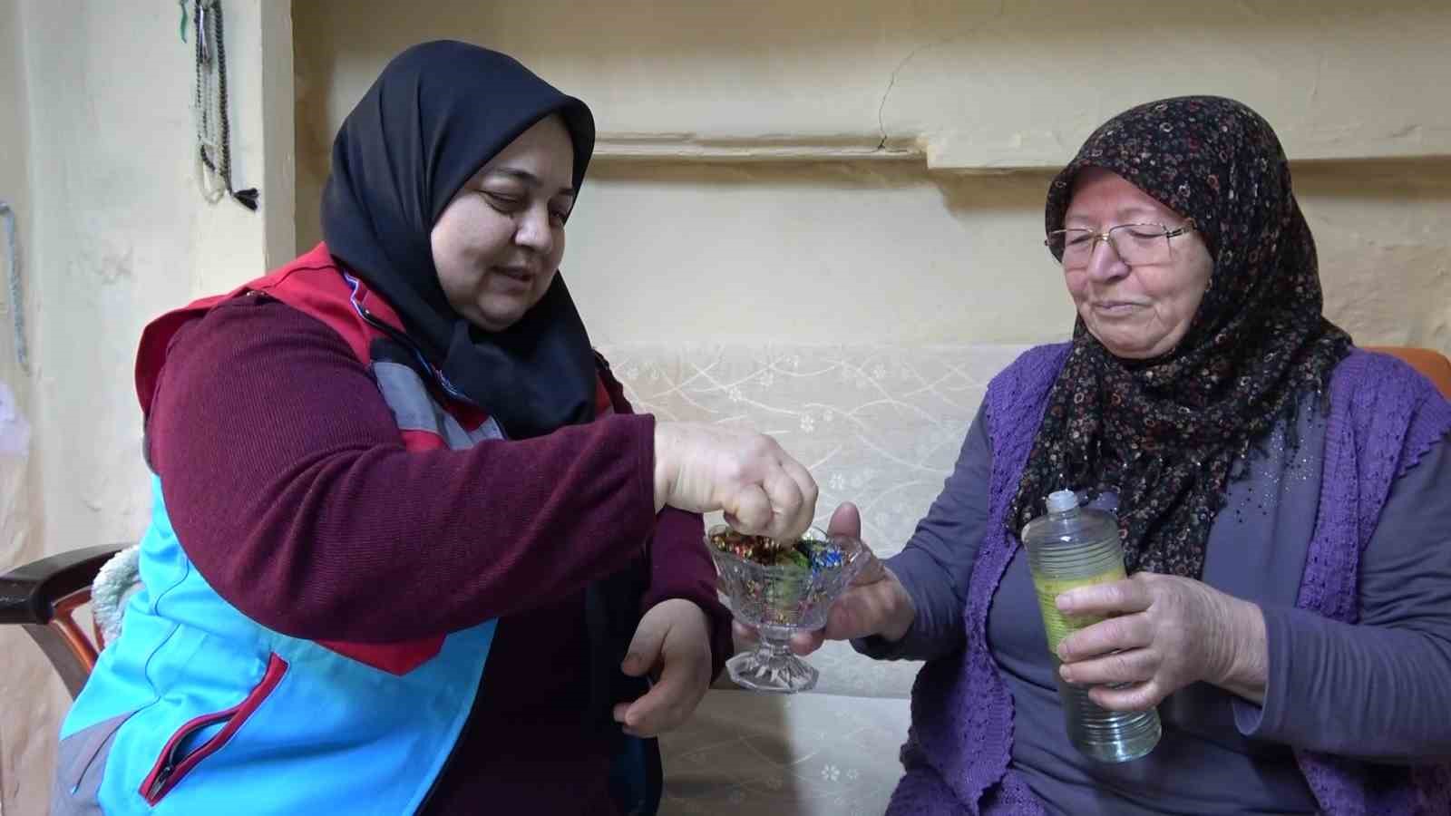 Amasya&rsquo;da yaşlıların bayram temizliğini &lsquo;vefalı eller&rsquo; yaptı
