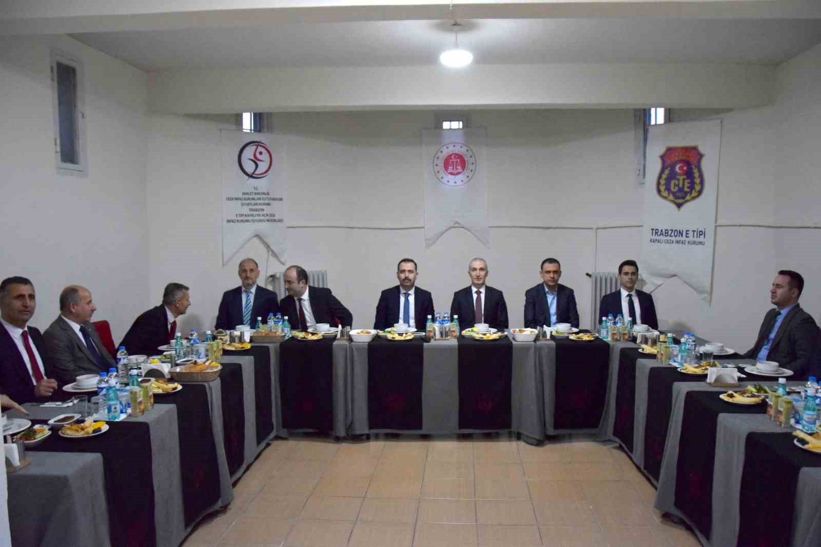 Suç işleyerek girdikleri cezaevinde hafız oldular
