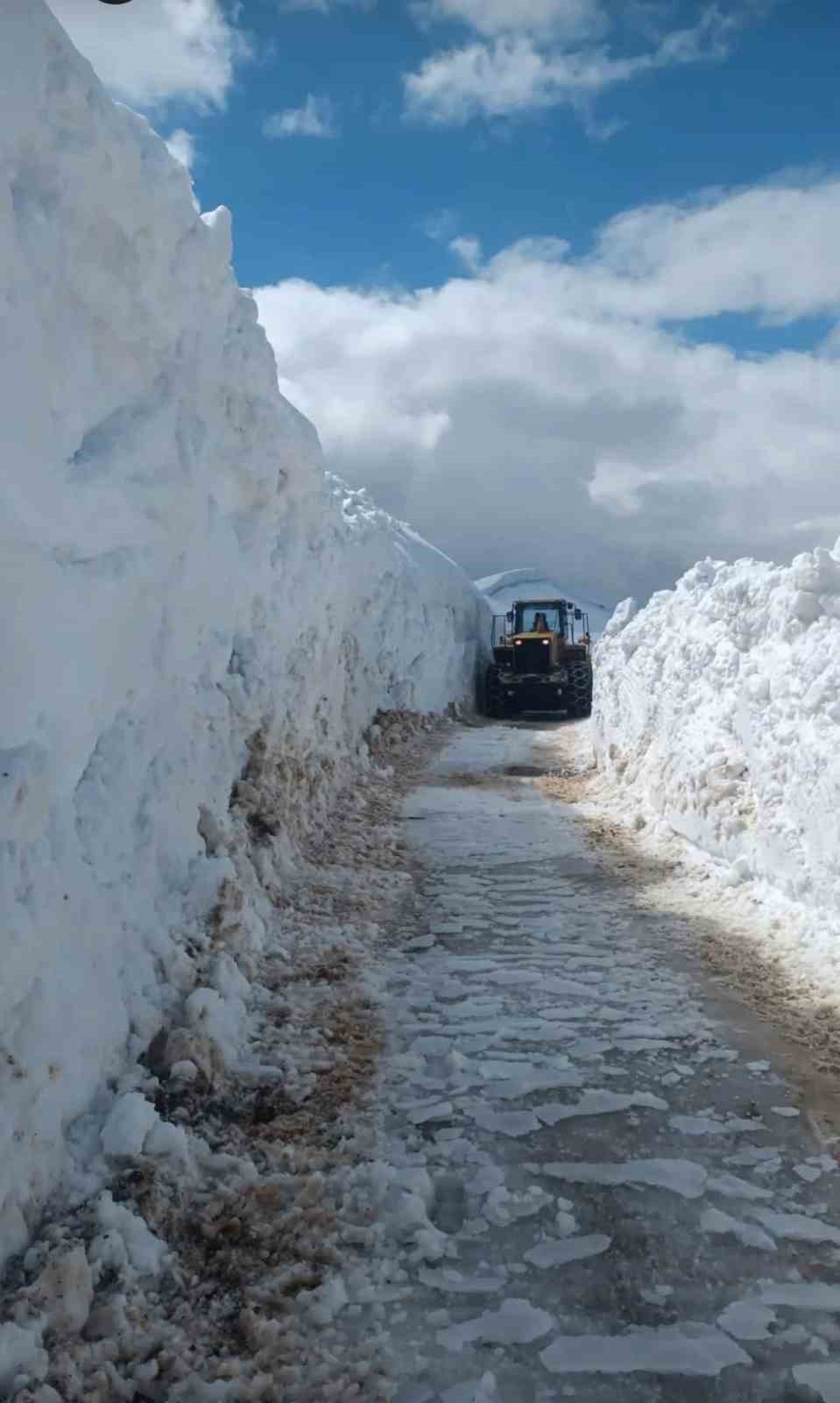 Hizan&rsquo;da &ccedil;ığ ve kar engeli
