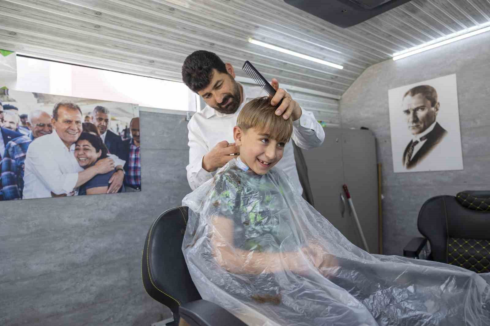 Mersinliler bayrama mobil kuaf�r ile haz�rland�
